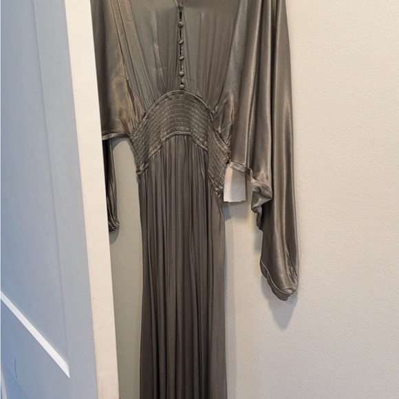 Dresses - Picture 12 of 15